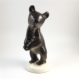 Статуэтка «Медвежонок бурый стоящий», ЛФЗ, фарфор, СССР, 1960-е гг. 001917