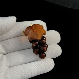 Брошь из формованного янтаря «Виноградная гроздь» , Калининград, 2000 год. 001614 - фото 1464