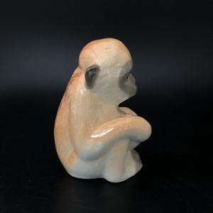 Статуэтка ЛФЗ «Обезьянка с мячом», СССР, фарфор, 1960-е гг. 001051 - фото 15035