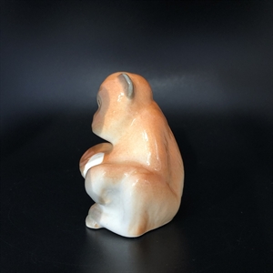 Статуэтка ЛФЗ «Обезьянка с мячом», СССР, фарфор, 1960-е гг. 001209 - фото 15043