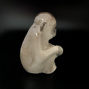 Статуэтка ЛФЗ «Обезьянка с мячом», СССР, фарфор, 1960-е гг. 001247 - фото 15051