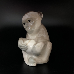 Статуэтка ЛФЗ «Обезьянка с мячом», СССР, фарфор, 1960-е гг. 001247 - фото 15052