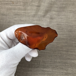 Брошь из цельного природного янтаря, СССР, 1970-1980-е гг. 001335 - фото 1527