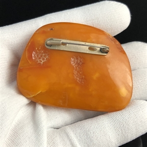 Брошь из цельного природного янтаря, СССР, 1970-е гг. 001689 - фото 1553