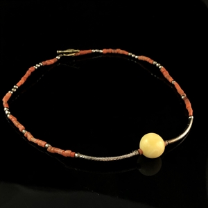 Чокер с янтарем из антикварного природного рубленого коралла 001889 - фото 21035