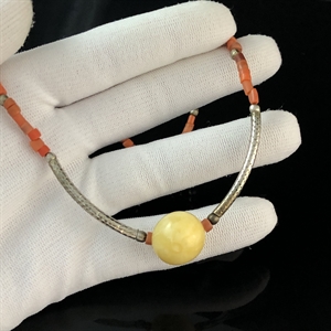 Чокер с янтарем из антикварного природного рубленого коралла 001889 - фото 21038