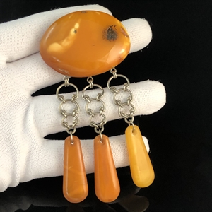 Брошь с подвесками из цельного природного янтаря, Прибалтика , 1970-е гг. 001891 - фото 21077