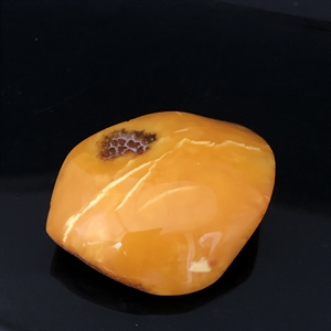 Брошь из цельного природного янтаря, СССР, 1970-е гг. 001976 - фото 22594