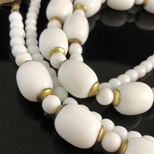 Чешские бусы из молочного стекла, 1970-е гг. 002000 - фото 23029