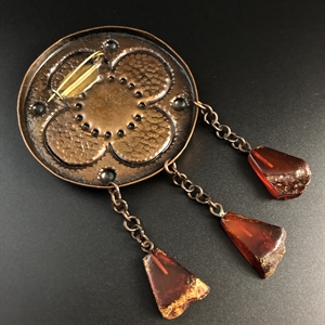 Брошь сакта с янтарем и подвесками, Прибалтика, 1970-е гг 002002 - фото 23059