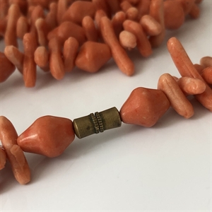 Длинные чешские бусы из кораллового стекла, 112 см, 1970-е гг. 001581 - фото 2523