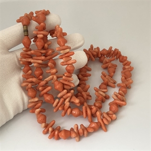 Длинные чешские бусы из кораллового стекла, 112 см, 1970-е гг. 001581 - фото 2524