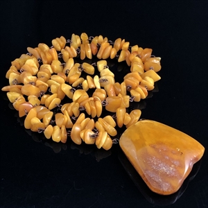 Кулон из цельного природного янтаря, Прибалтика, 1970-е гг. 001627 - фото 7402