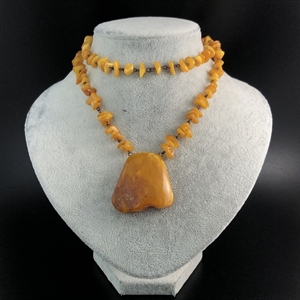 Кулон из цельного природного янтаря, Прибалтика, 1970-е гг. 001627 - фото 7404