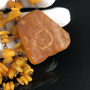 Кулон из цельного природного янтаря, Прибалтика, 1970-е гг. 001627 - фото 7409