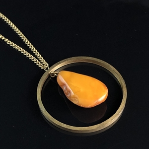 Кулон на цепочке «Солнце» из цельного природного янтаря, СССР, 1980-е гг. 001476 - фото 7486