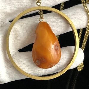 Кулон на цепочке «Солнце» из цельного природного янтаря, СССР, 1980-е гг. 001476 - фото 7488