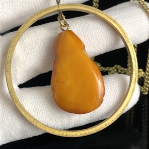 Кулон на цепочке «Солнце» из цельного природного янтаря, СССР, 1980-е гг. 001476 - фото 7489