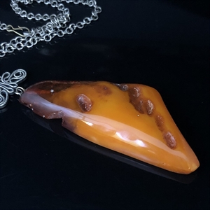 Кулон на цепочке из цельного природного янтаря, СССР, 1960-70-е гг. 001399 - фото 7529