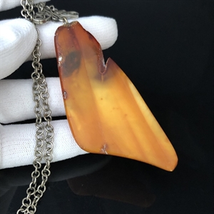 Кулон на цепочке из цельного природного янтаря, СССР, 1960-70-е гг. 001399 - фото 7533