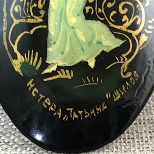 Лаковая брошь-миниатюра «Татьяна», Мстера, СССР, 1980-90 гг. 001170 - фото 7765