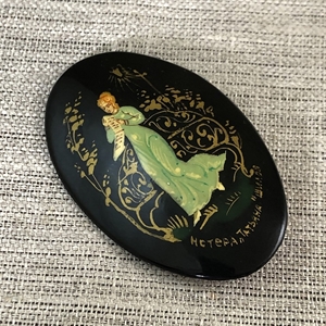 Лаковая брошь-миниатюра «Татьяна», Мстера, СССР, 1980-90 гг. 001170 - фото 7769